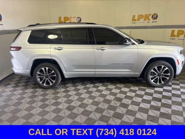 Used 2023 Silver Jeep Overland image 5