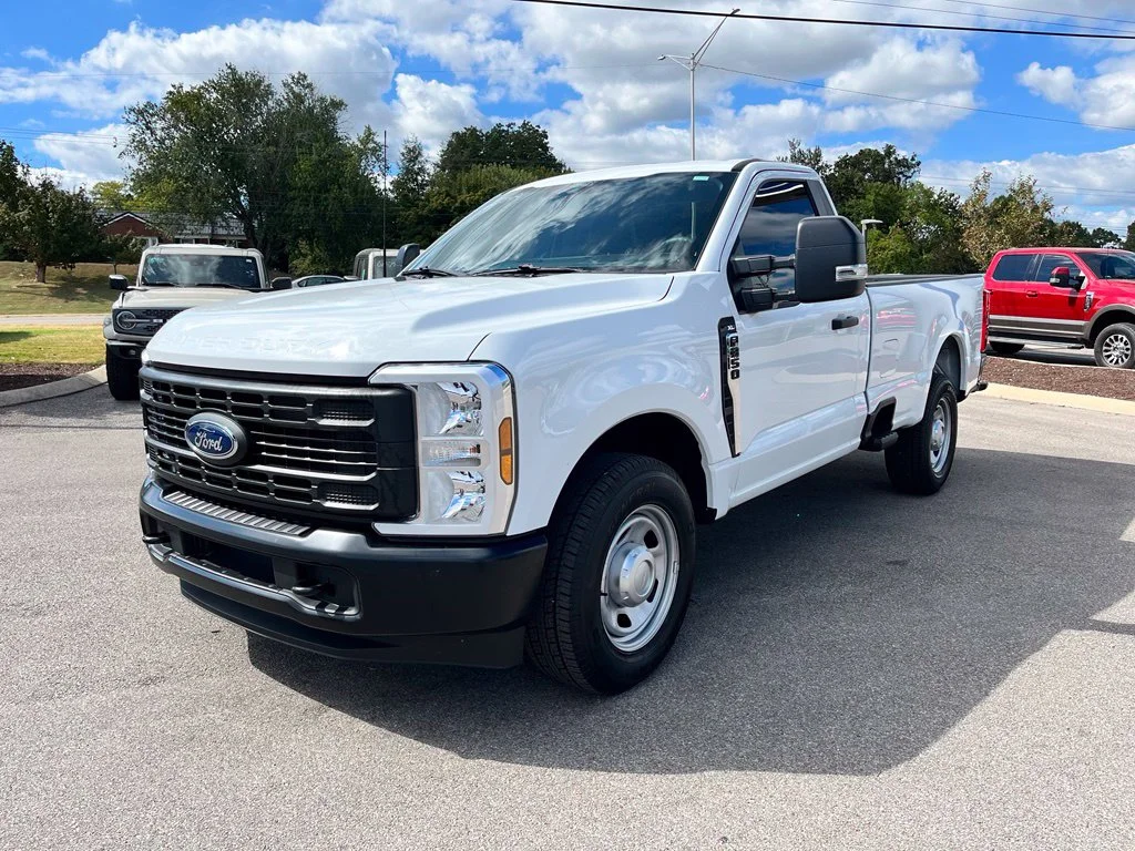 Used 2025 White Ford XL image 4