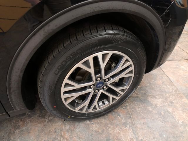 Certified Used 2020 Black Metallic Ford SEL image 9