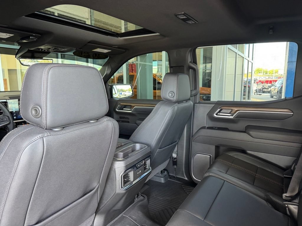 Used 2025 Black Chevrolet High Country image 23