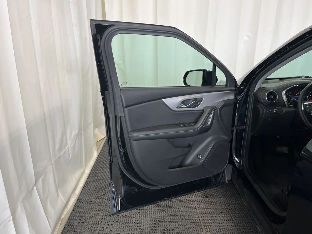 Used 2023 Black Chevrolet LT image 17