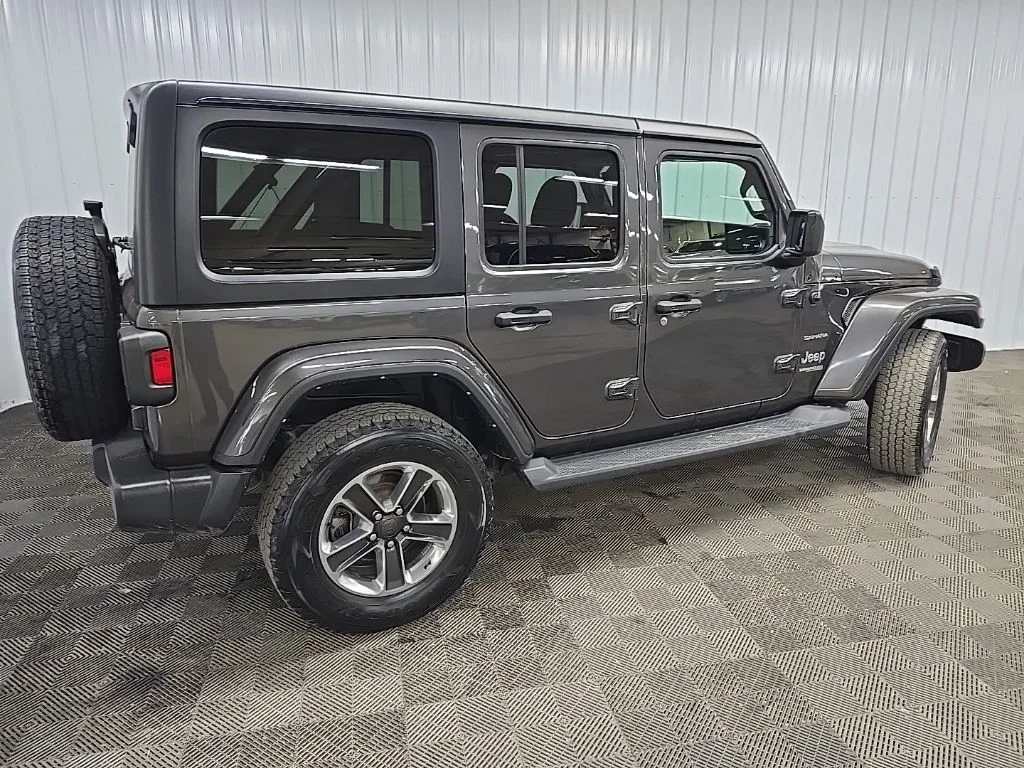 Used 2022 Gray Jeep Unlimited Sahara image 3