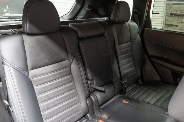 2025 Mitsubishi Outlander Plug-in Hybrid SE - Photo 23