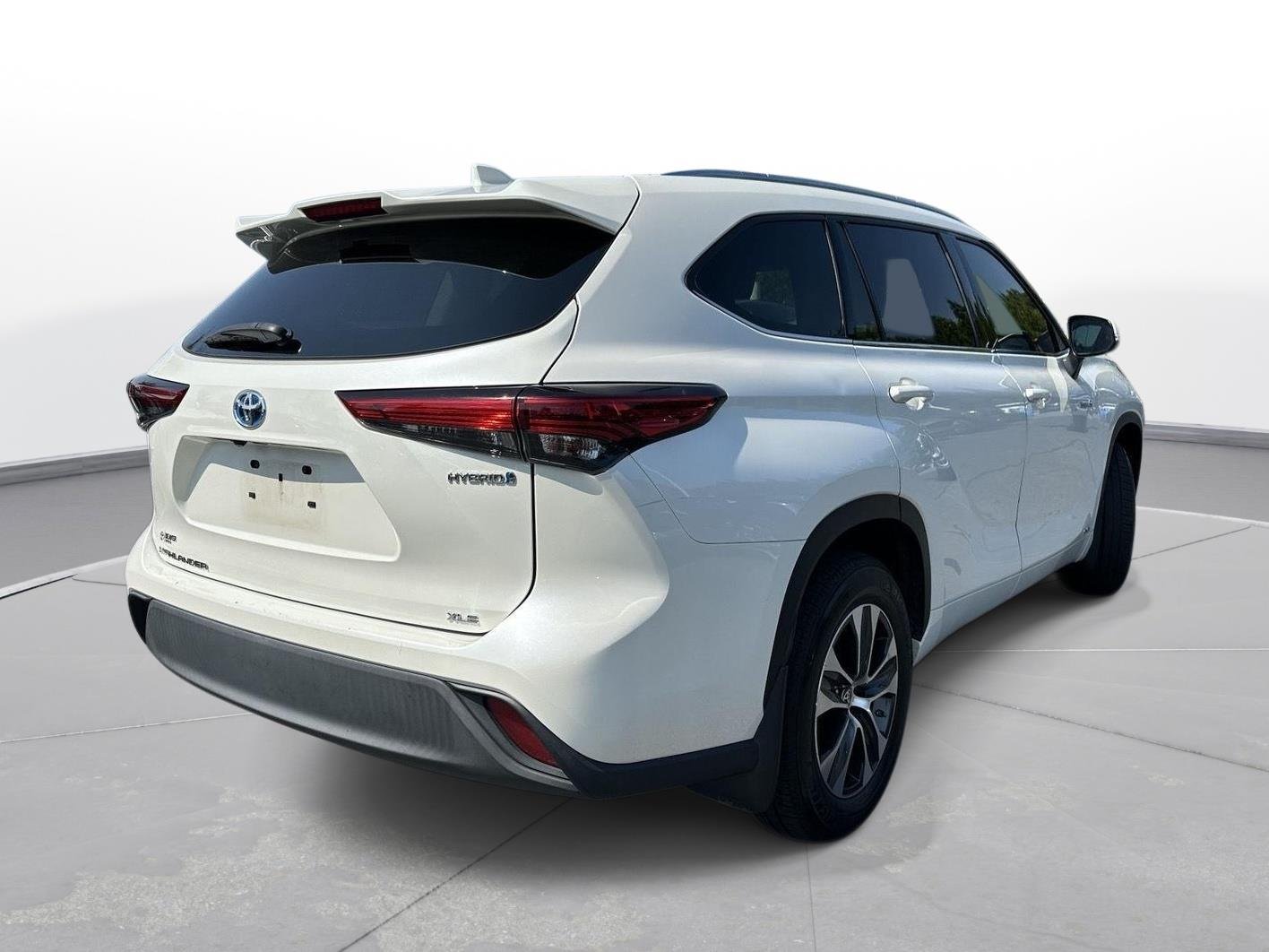 Used 2020 Blizzard Pearl Toyota XLE image 6