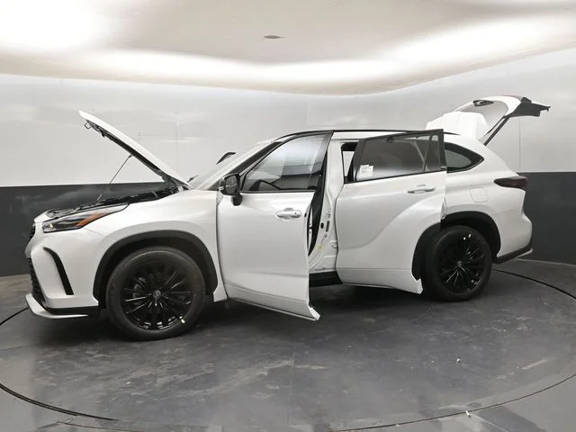 New 2026 Wind Chill Pearl <sup>1</sup> Toyota  XSE image 37