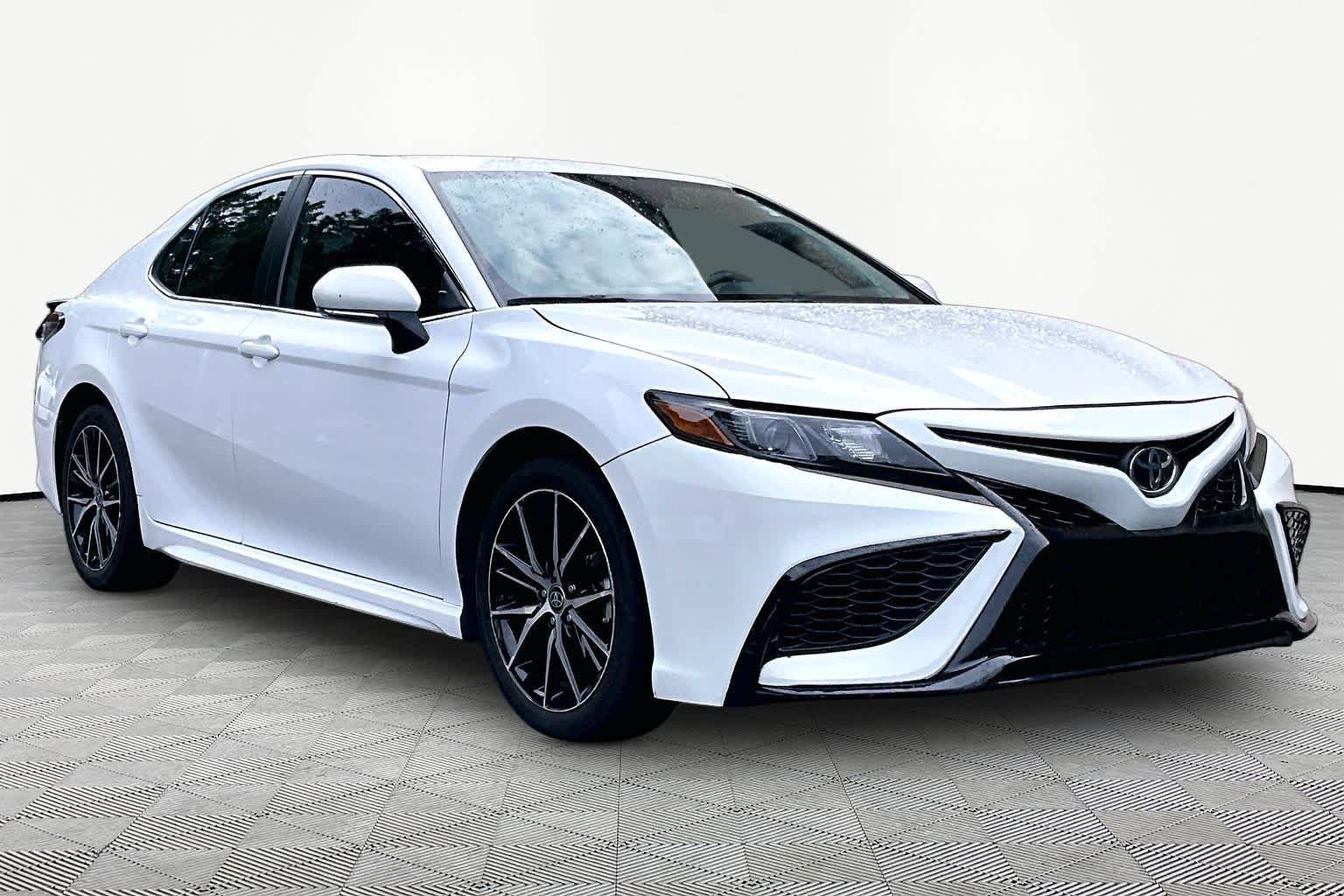 Certified Used 2024 Ice Cap Toyota SE image 3