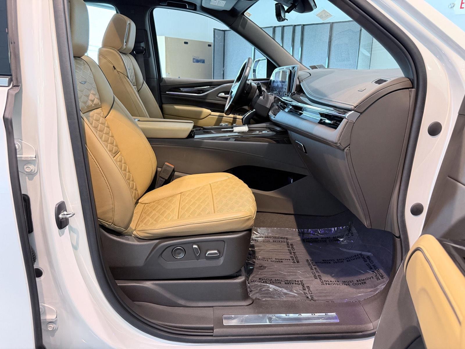 Used 2021 Crystal White Tricoat Cadillac Premium Luxury image 35