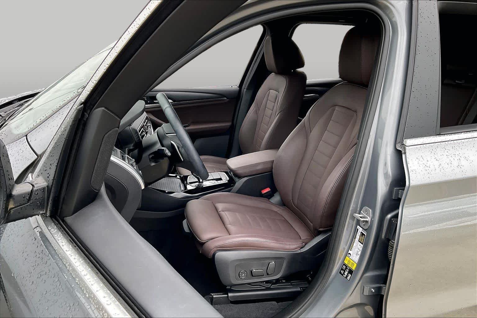 Used 2024 Skyscraper Grey Metallic BMW xDrive30i image 7