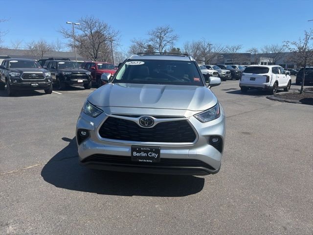 Used 2023 Silver Toyota XLE image 8