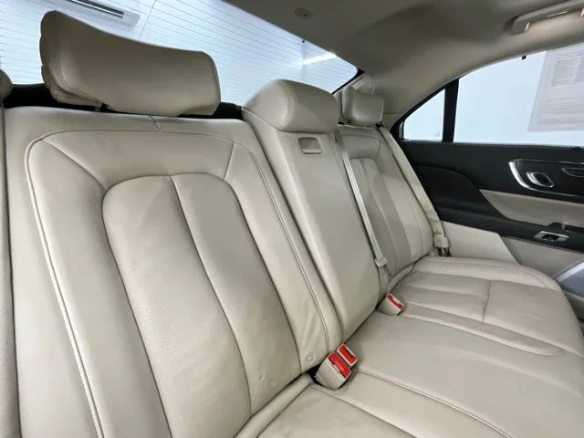 Used 2017 Black Lincoln Reserve image 13
