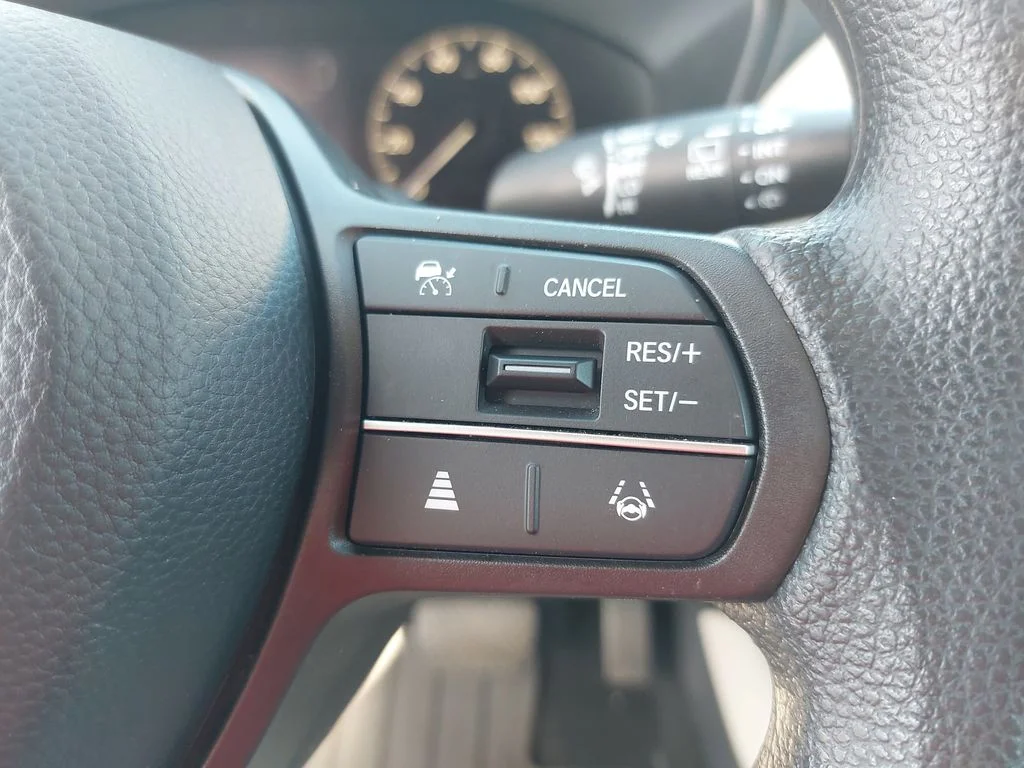 Used 2025  Honda LX image 19