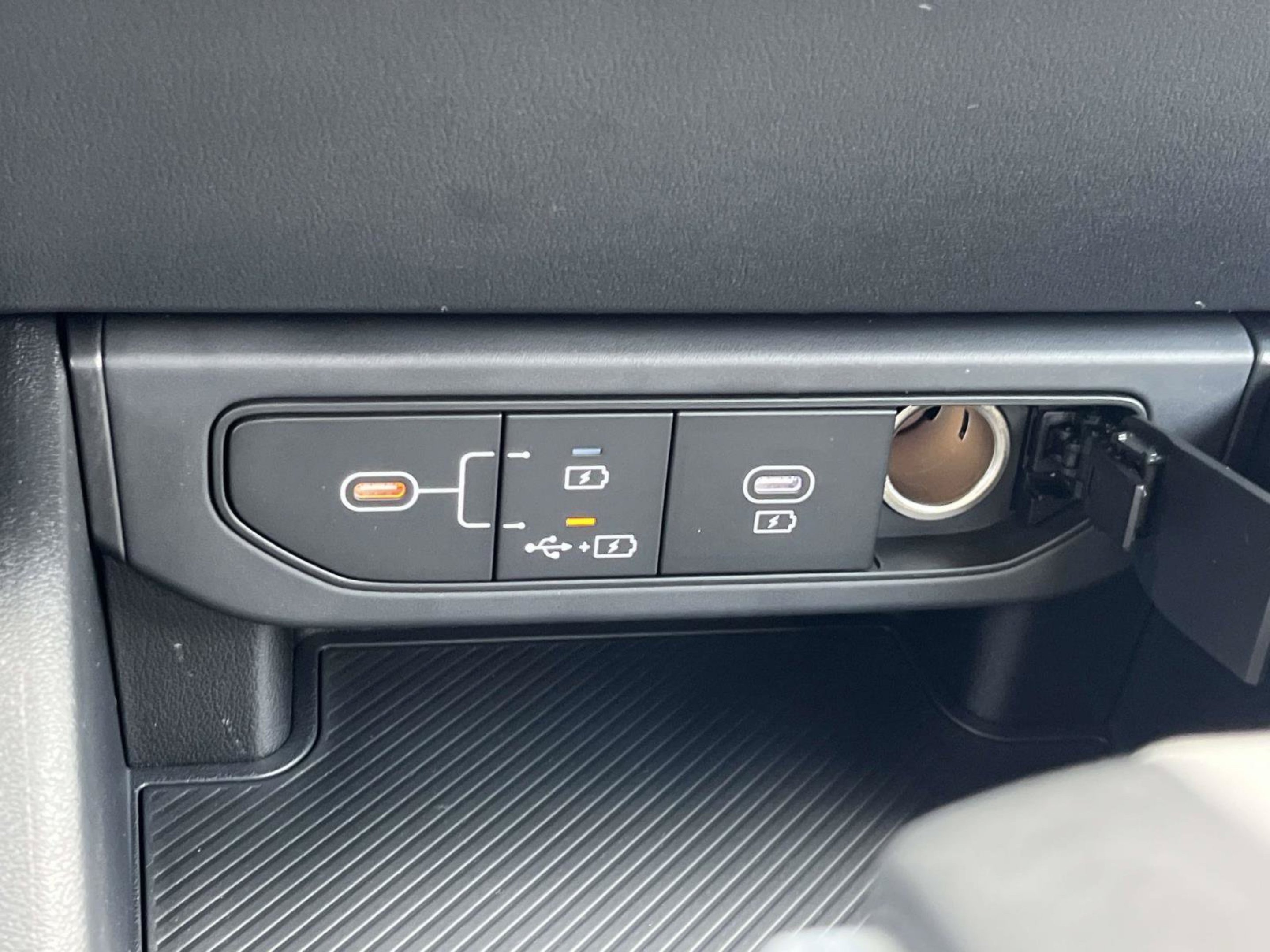 New 2026 Snow White Pearl Kia LXS image 29