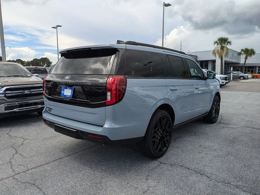 New 2027 Glacier Gray Metallic Tri-Coat Ford Platinum image 4