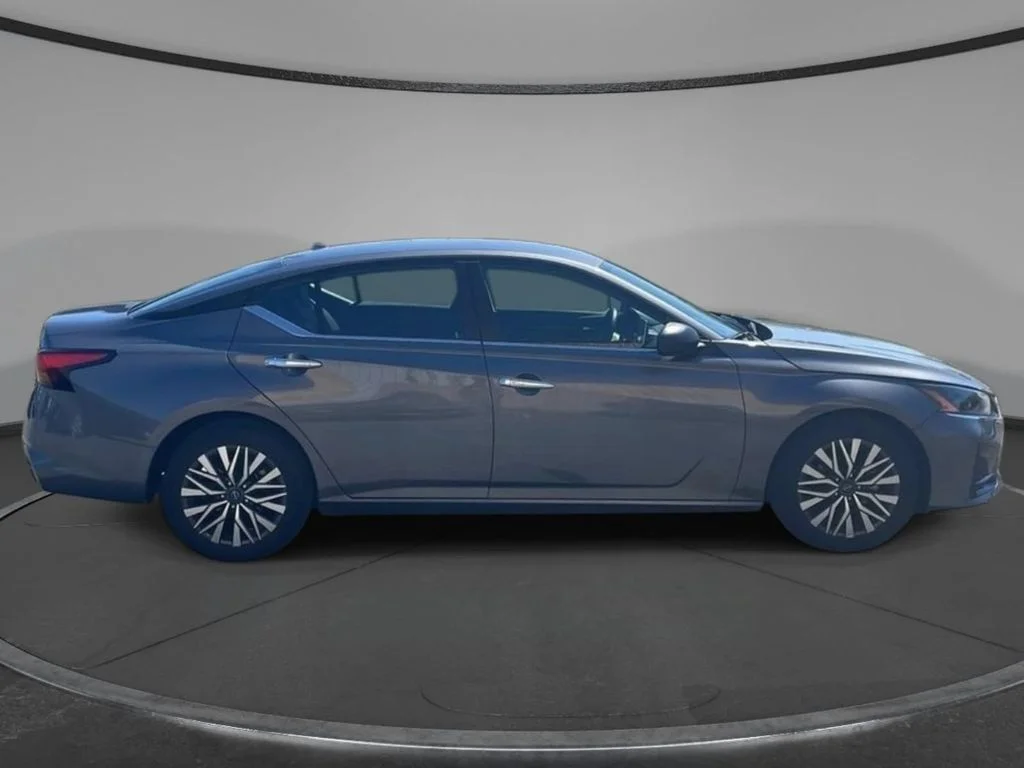 2025 Nissan Altima SV - Photo 6