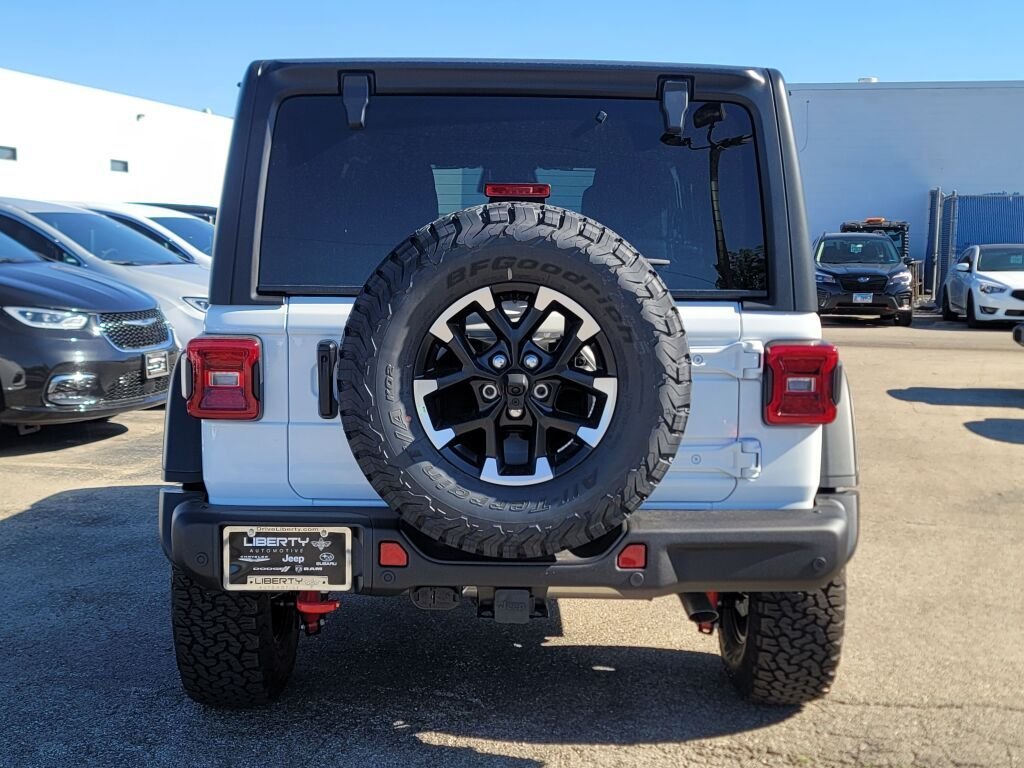 New 2026 Bright White Clear-Coat Exterior Paint Jeep Rubicon image 14