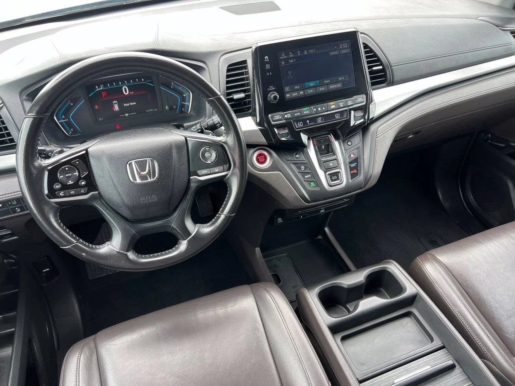 Used 2018 Forest Mist Metallic Honda Touring image 12
