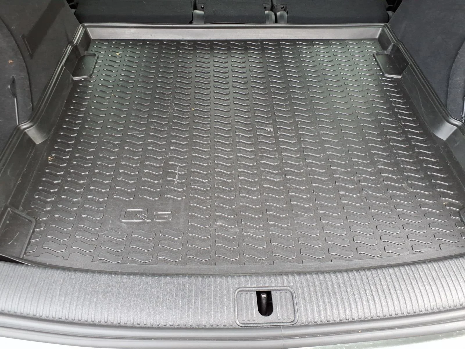 Used 2023 Daytona Gray Pearl Effect Audi S line Premium image 32