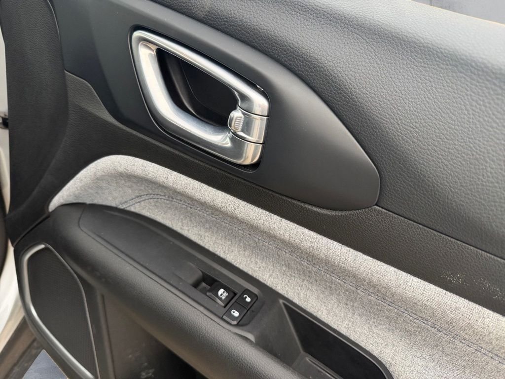 Used 2024 Silver Jeep Sport image 21