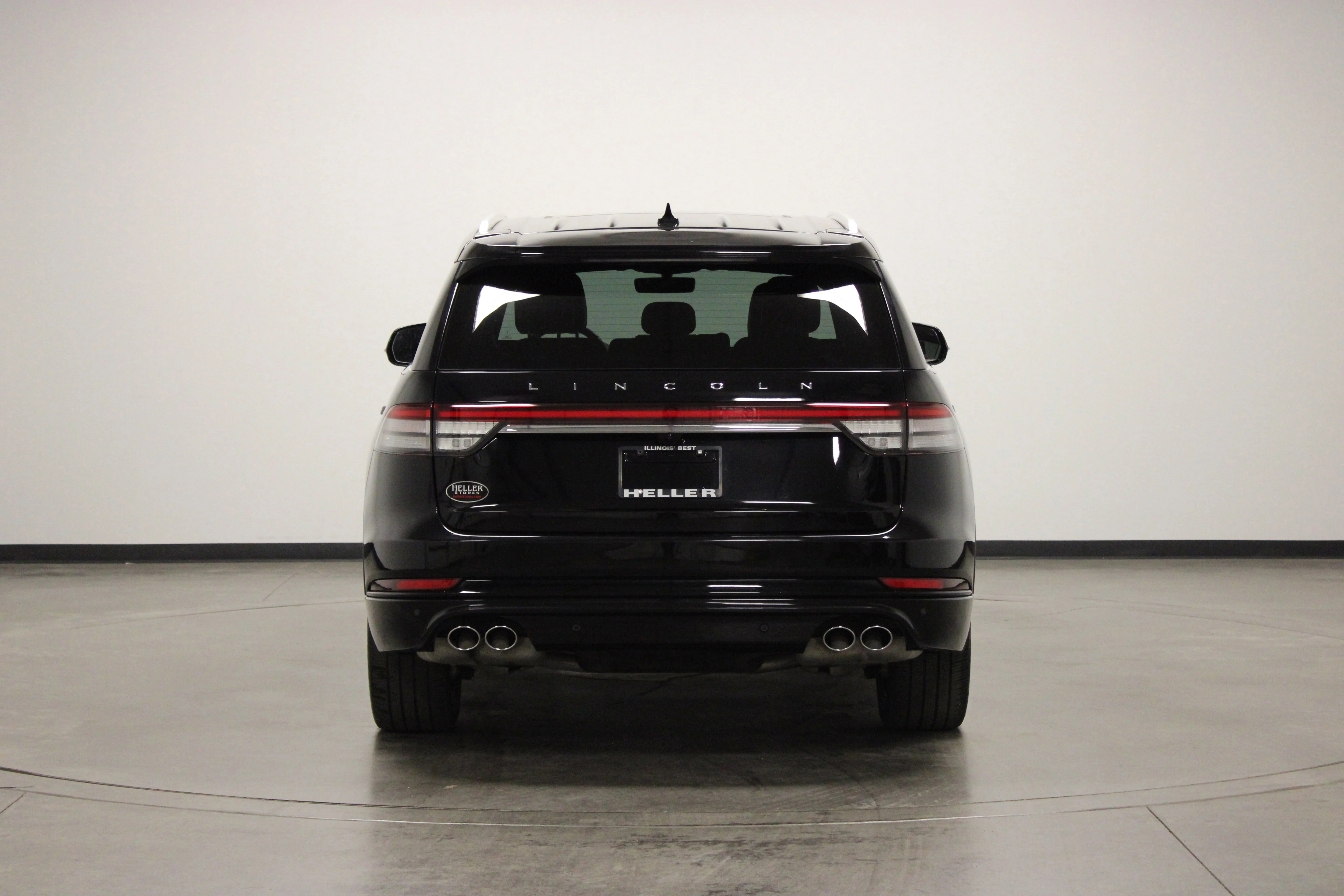 Used 2023 Black Metallic Lincoln Grand Touring image 7