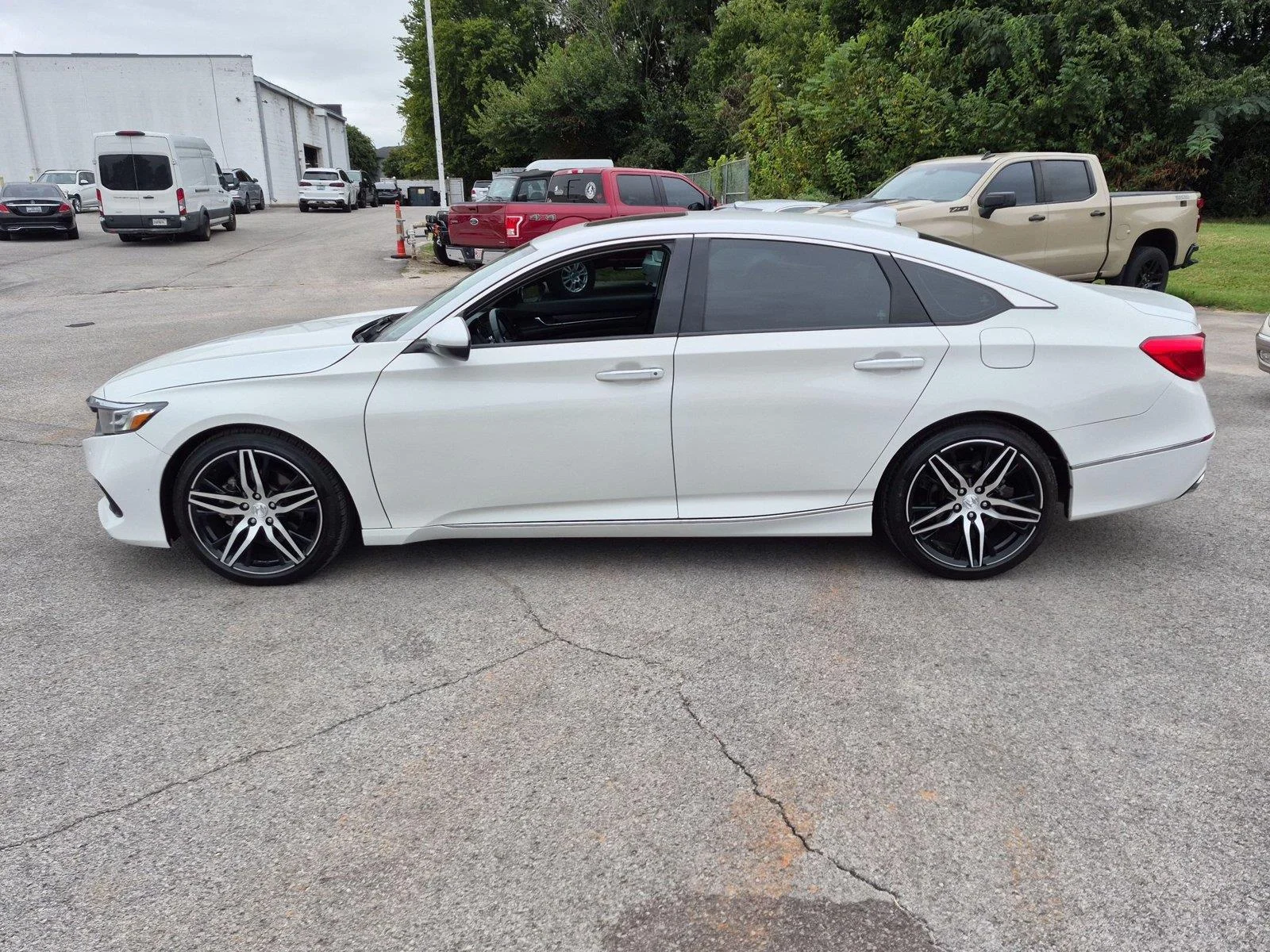 Used 2021 Platinum White Pearl Honda Touring image 2