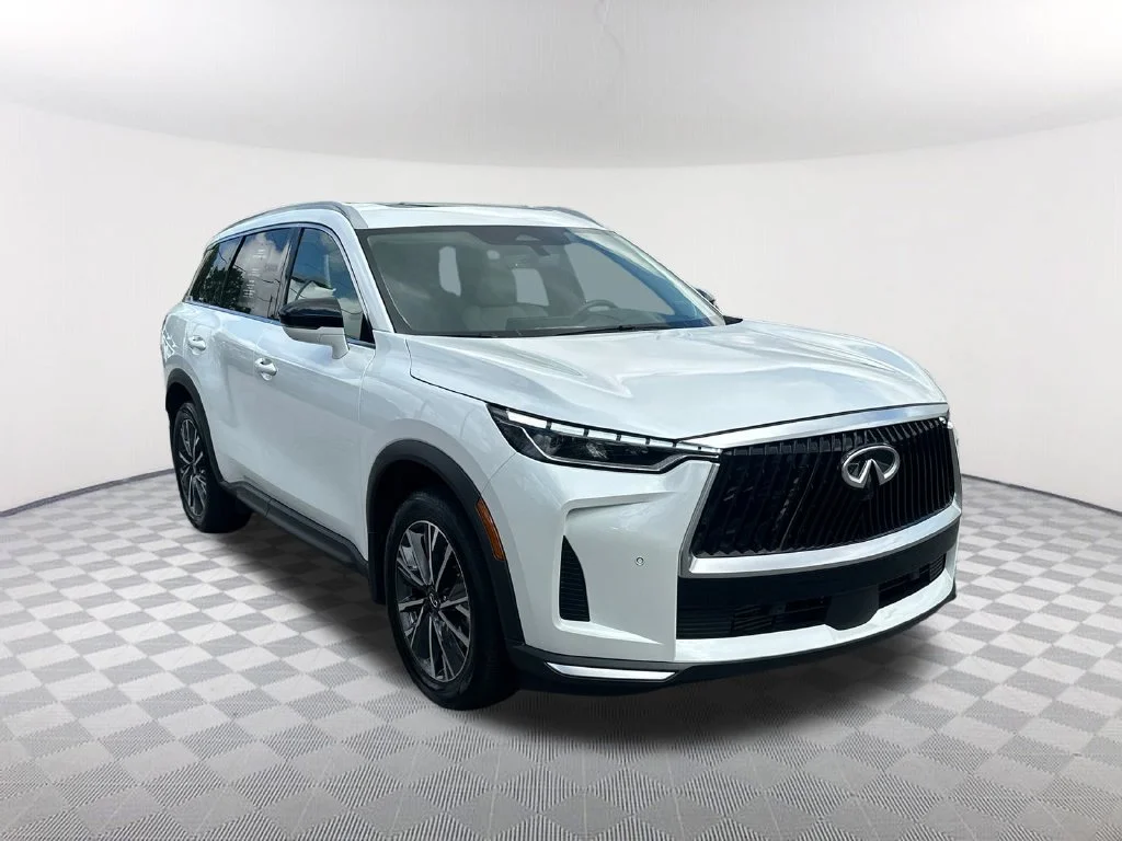 Certified Used 2027 White INFINITI LUXE image 3