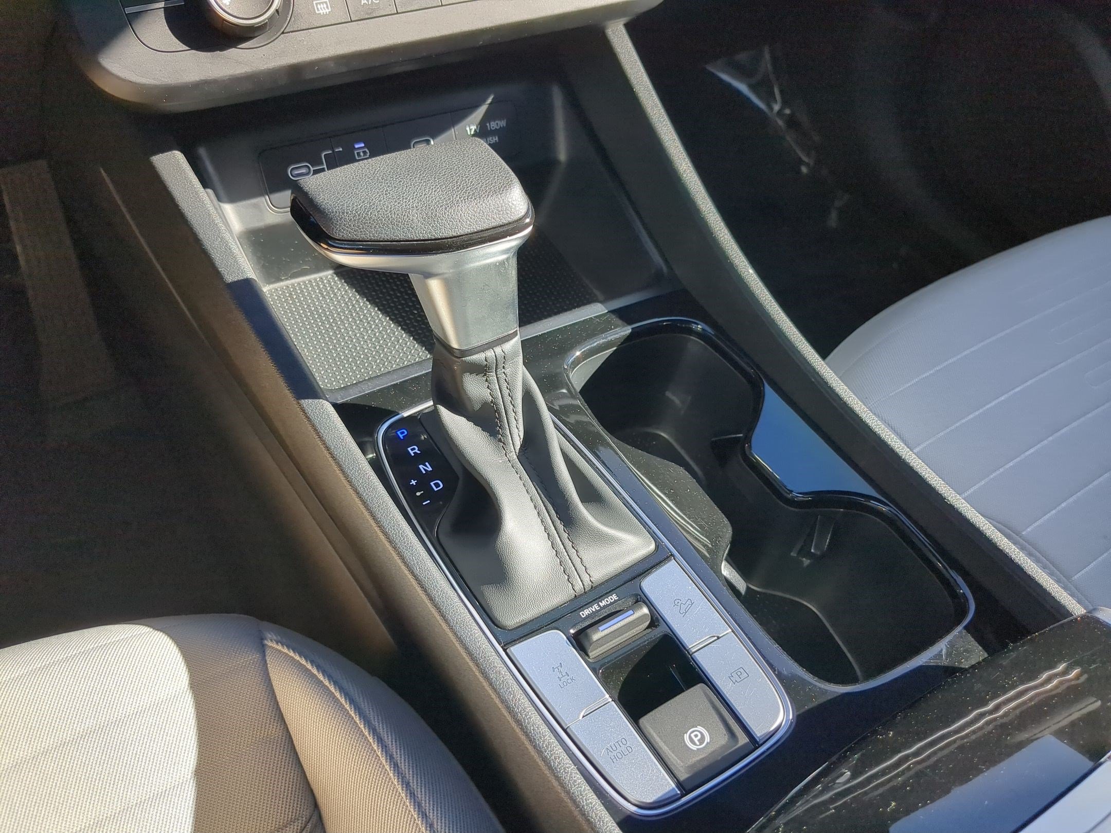 2025 Hyundai Santa Cruz SE - Photo 25