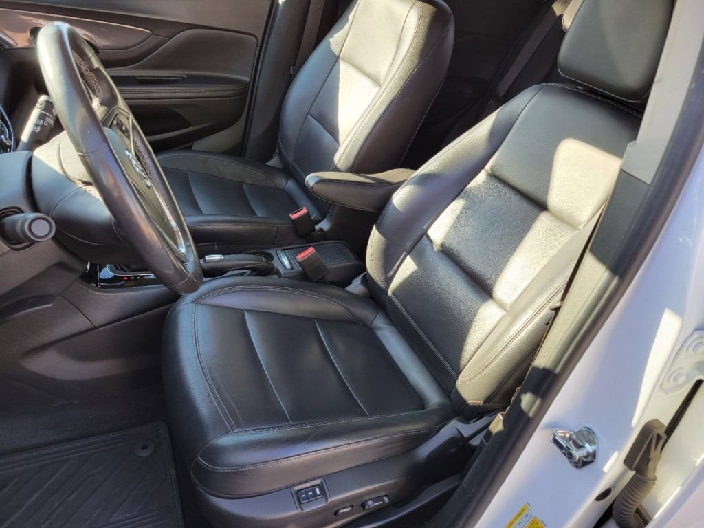 Used 2018 Summit White Buick Essence image 26