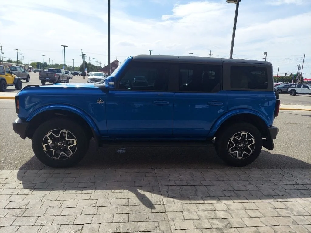 Used 2023 Blue Ford Outer Banks image 4