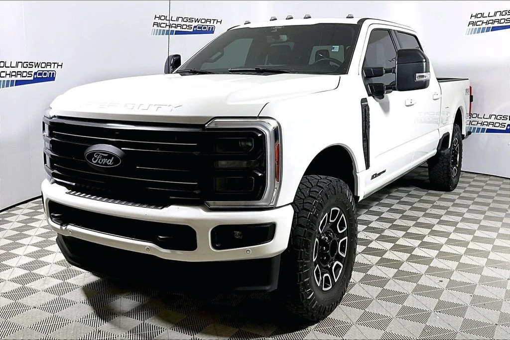 Used 2025 White Metallic Ford Platinum image 1