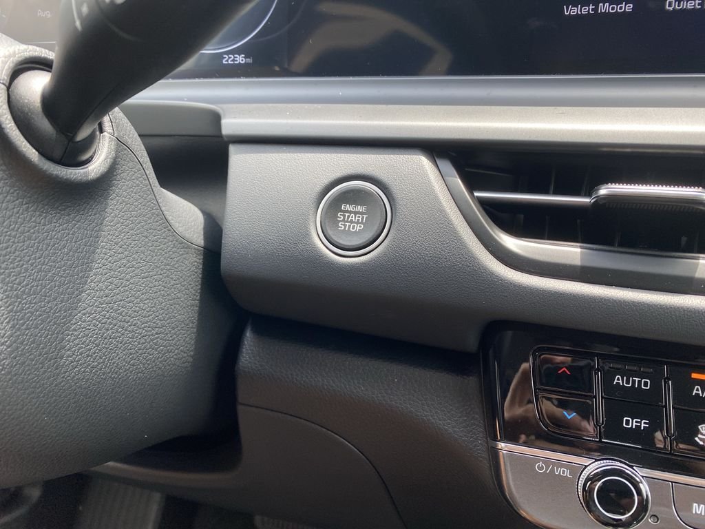 Used 2026 Clear White/Black Roof Kia SX image 22