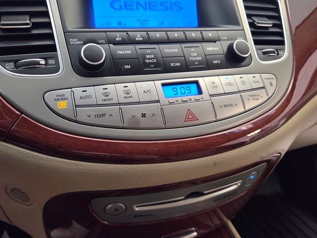 Used 2014 White Hyundai 3.8 image 23