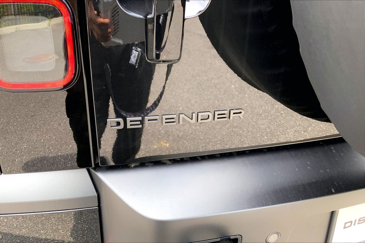 New 2026 Santorini Black Land Rover X-Dynamic SE image 15