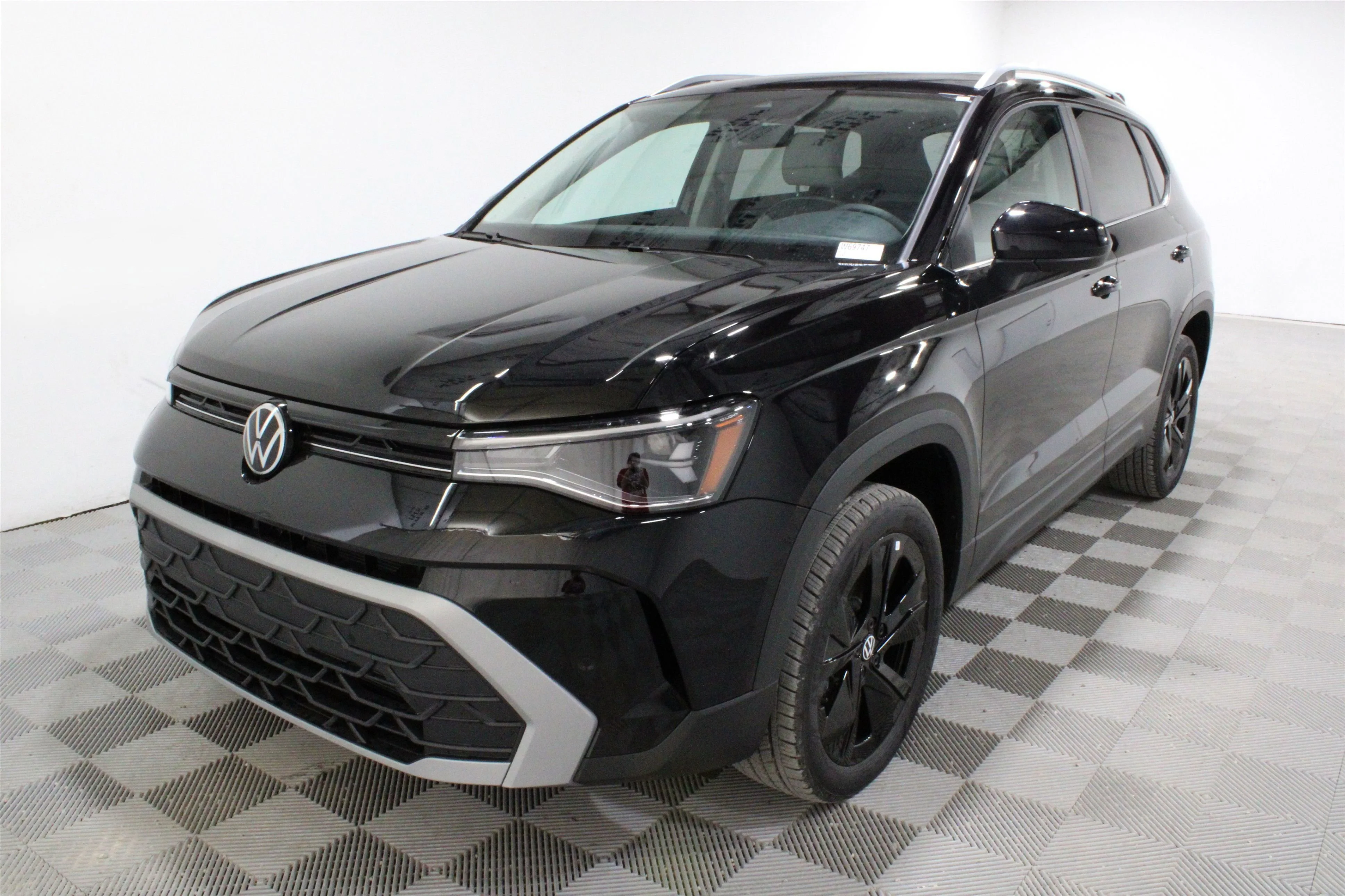 New 2026 Deep Black Pearl Volkswagen SE image 31