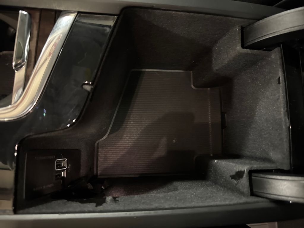 Used 2018 Green Volvo T5 Momentum image 25