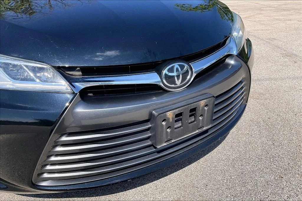 Used 2016 Black Toyota XLE image 31