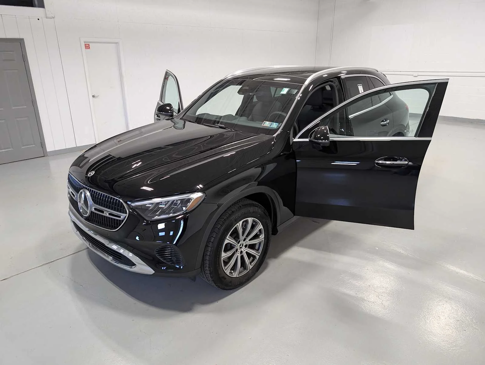 Used 2026 Black Mercedes-Benz GLC 300 image 16