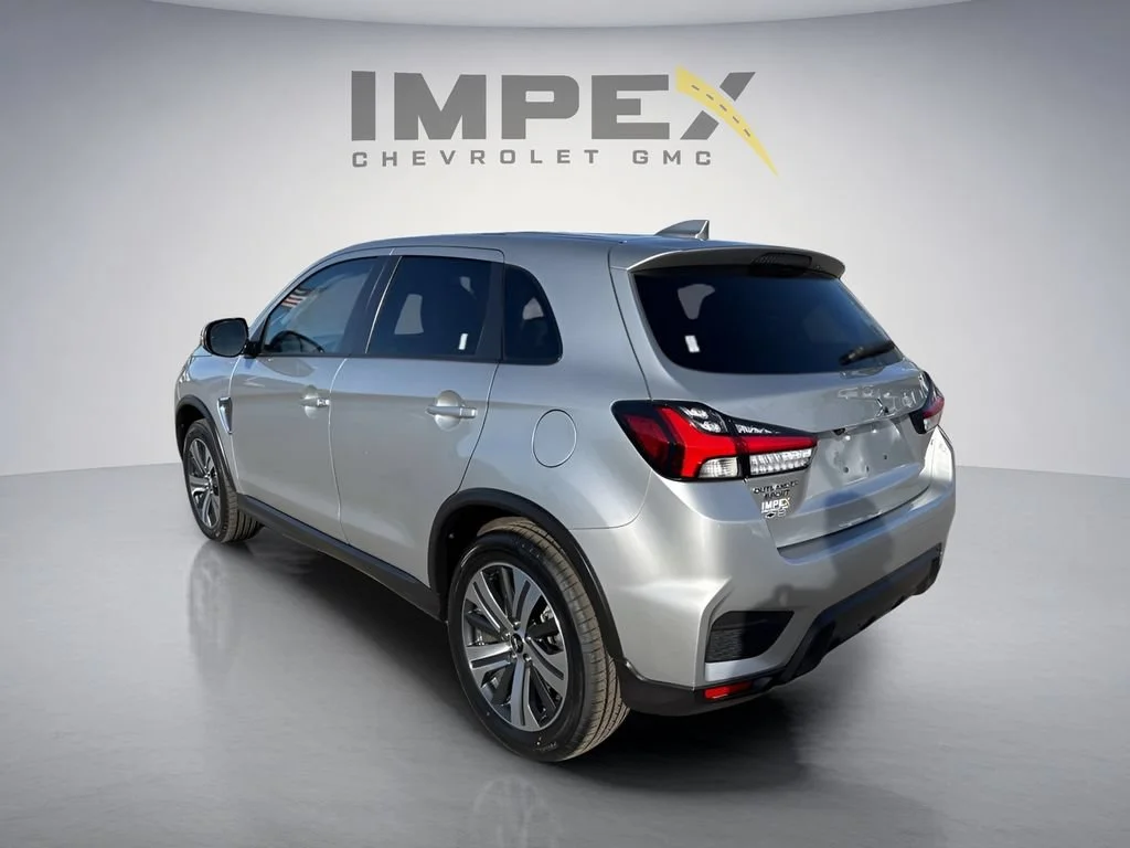 Used 2023 Silver Mitsubishi ES image 3