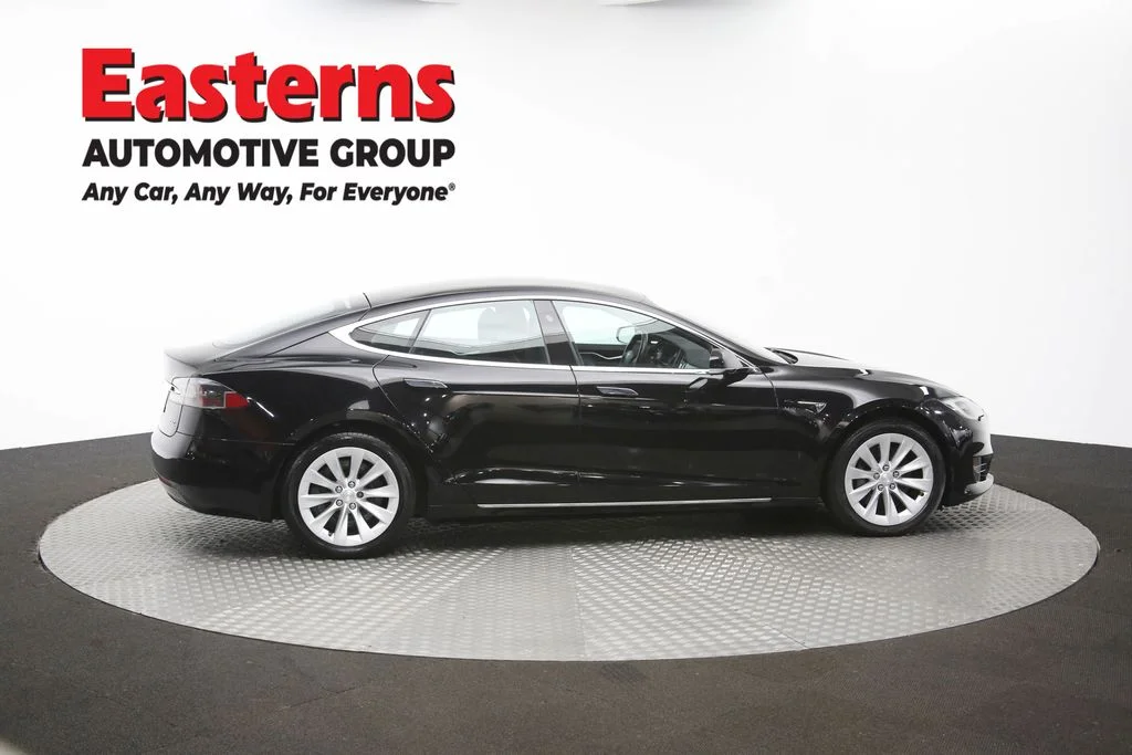 Used 2018 Black Tesla 75D image 39