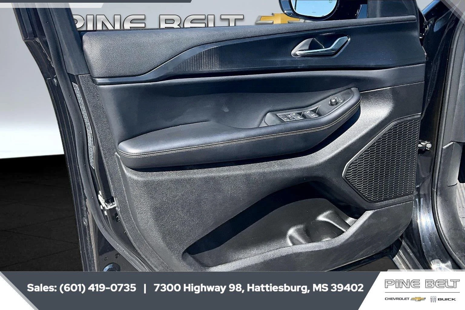 Used 2025 Diamond Black Crystal Pearlcoat Jeep Altitude image 17