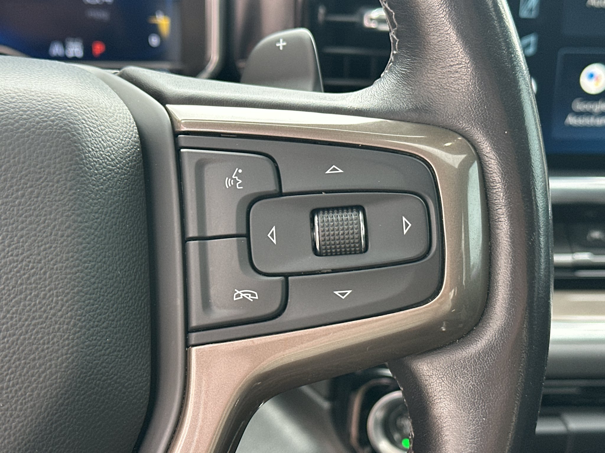 Used 2022 Iridescent Pearl Tricoat Chevrolet High Country image 22