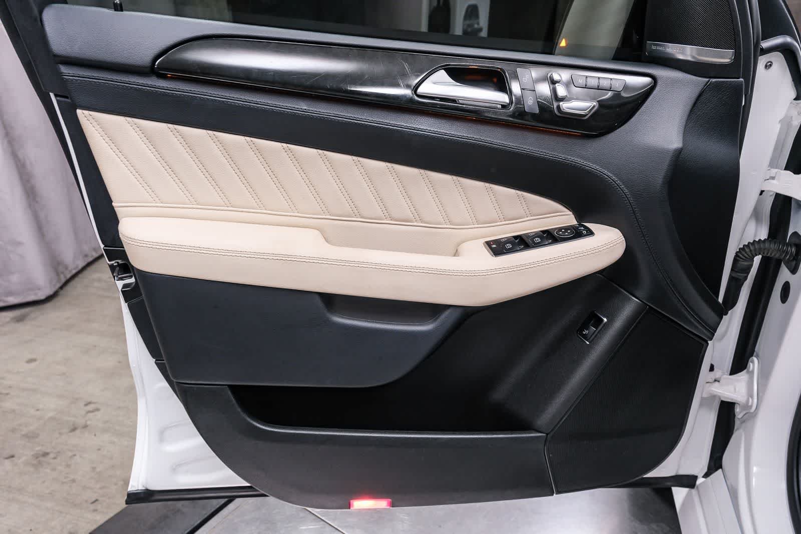 Used 2018 Polar White Mercedes-Benz AMG® GLE 43 image 27