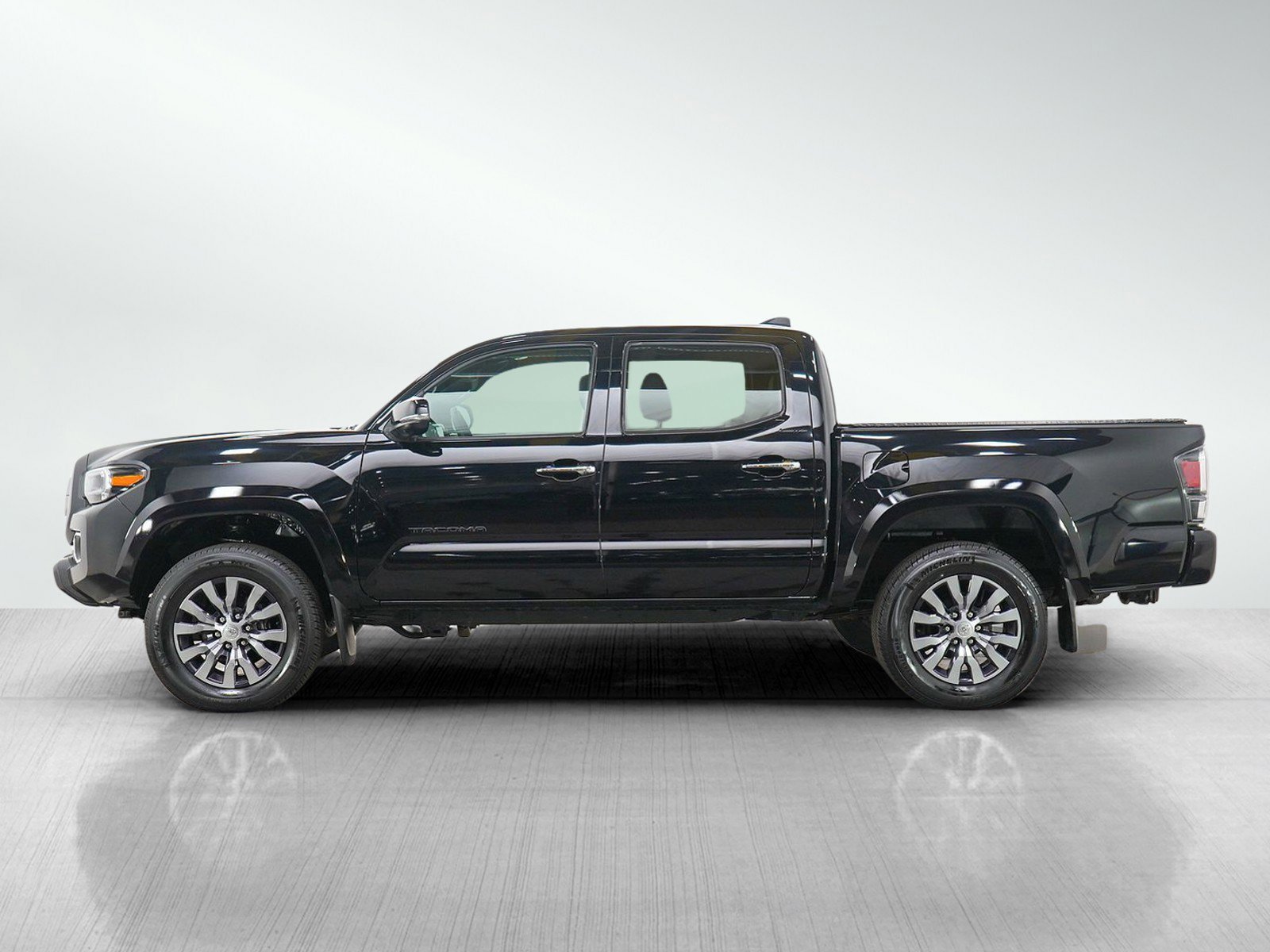 Used 2022 Toyota Tacoma Limited with VIN 3TMGZ5AN0NM486163 for sale in Burnsville, Minnesota
