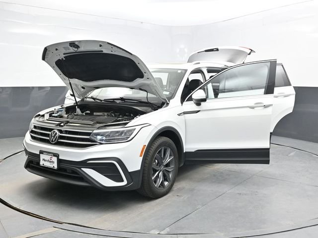 Used 2022 White Volkswagen 2.0T SE image 36