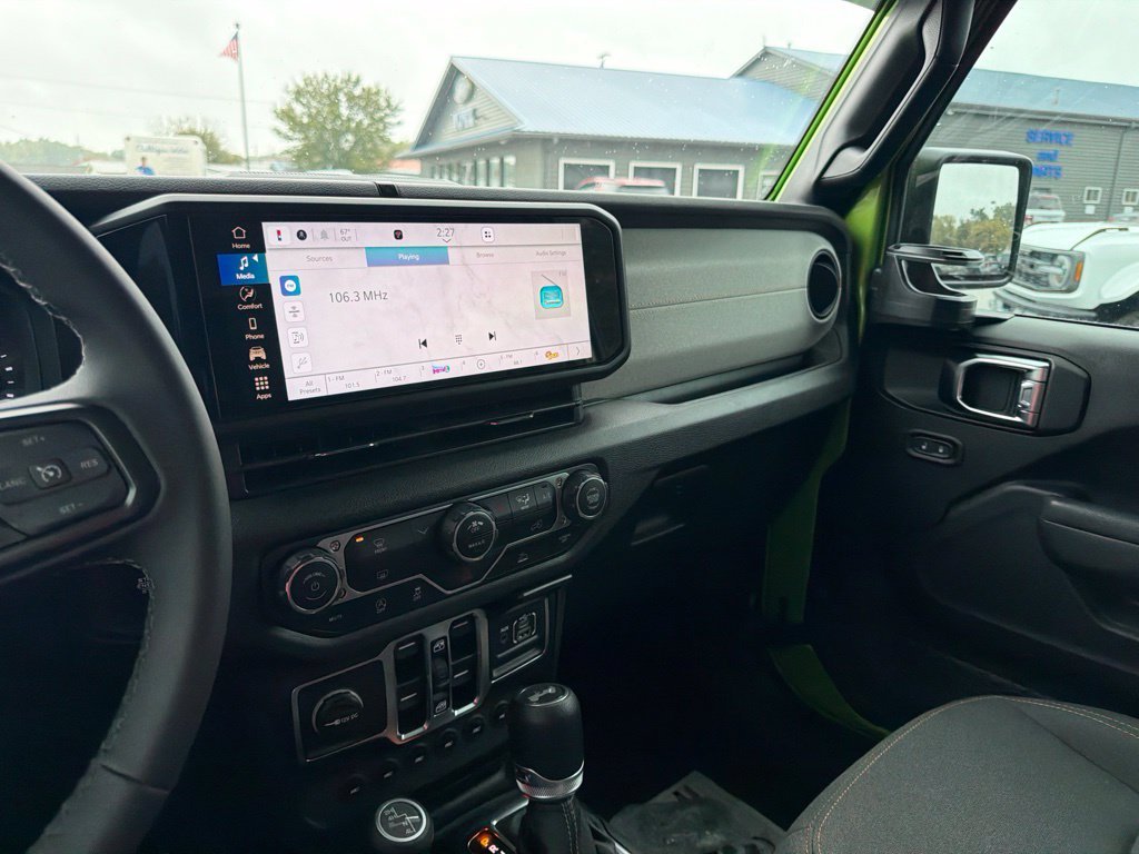 Used 2025 Green Jeep Sport S image 26