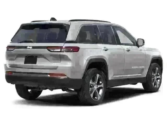 New 2026 Silver Zynith Exterior Paint Jeep Laredo X image 2
