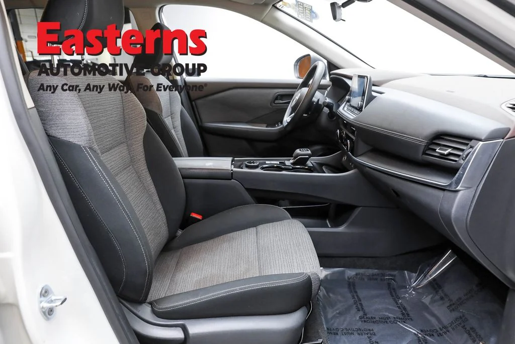 Used 2022 White Nissan S image 24