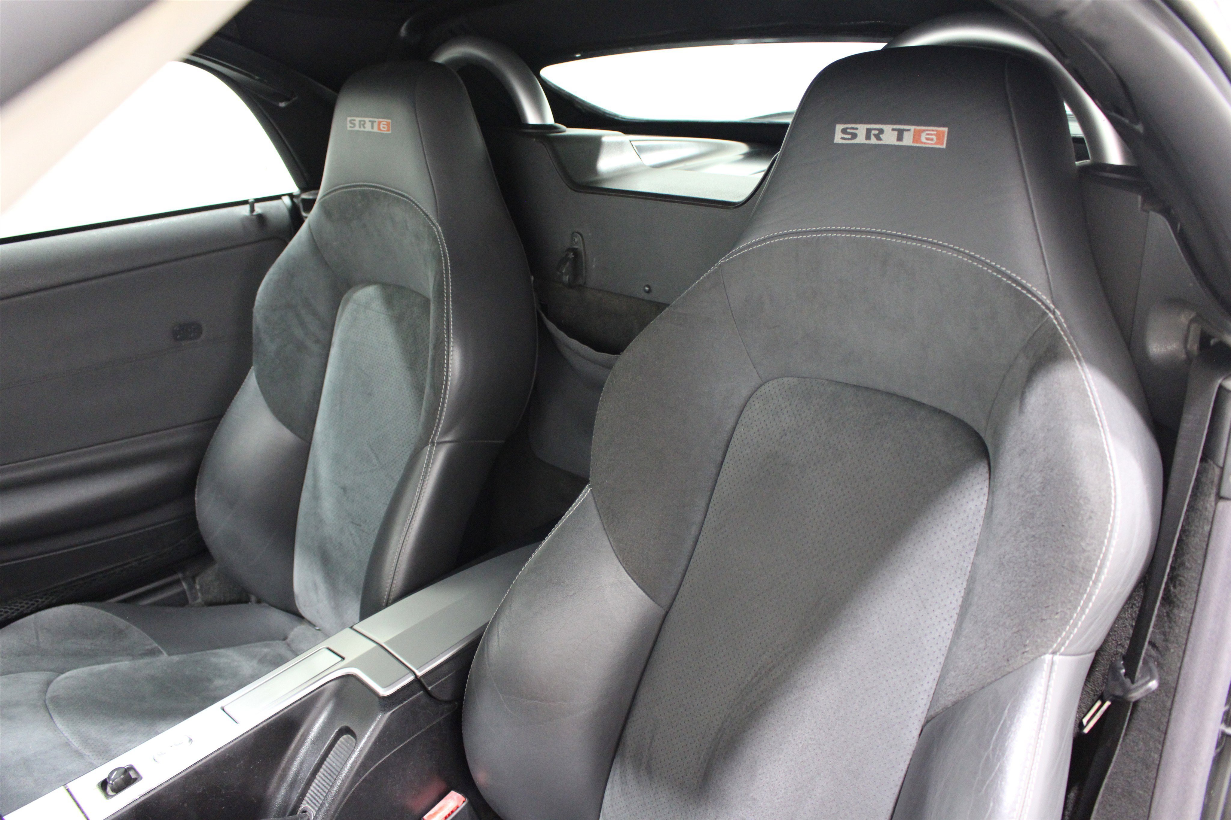 Used 2005 Black Chrysler SRT6 image 4