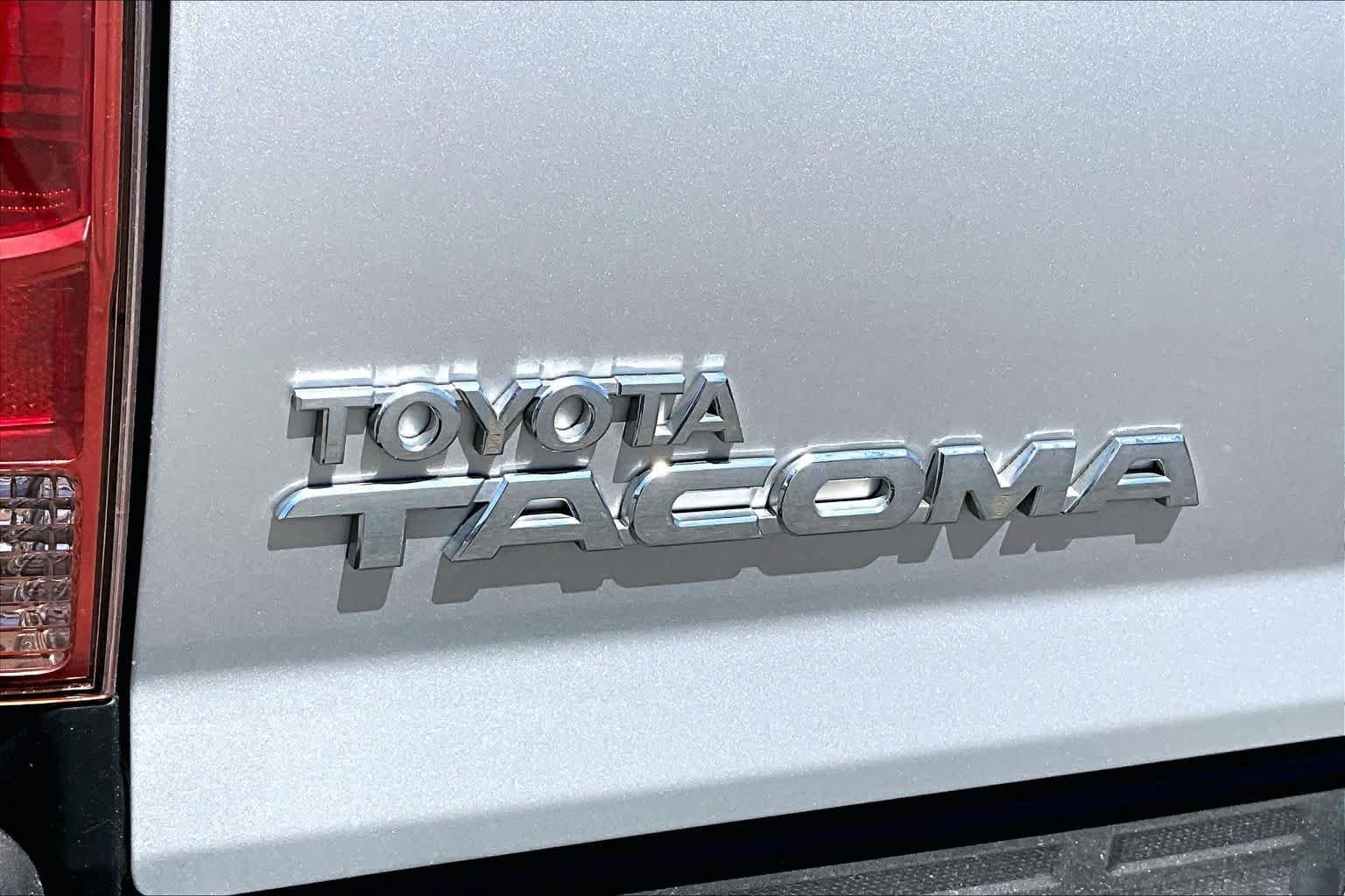 Used 2008 Silver Streak Mica Toyota PreRunner image 30