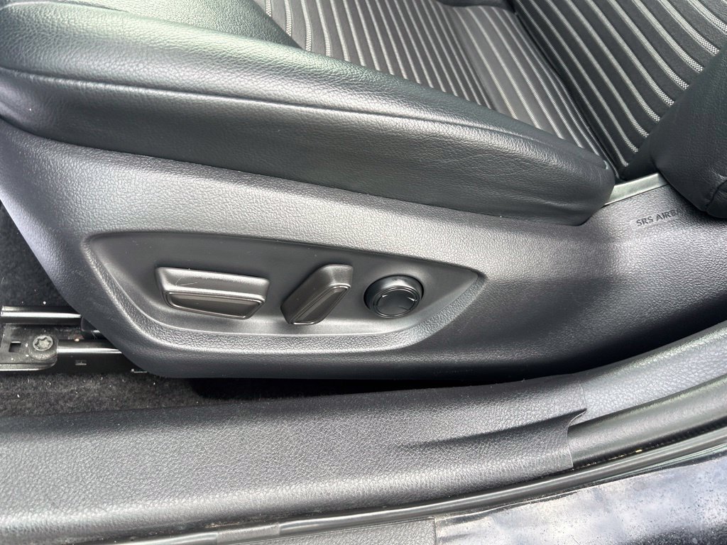 Used 2018 Midnight Black Metallic Toyota SE image 19