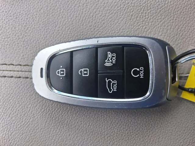 Used 2024 White Hyundai SEL image 14